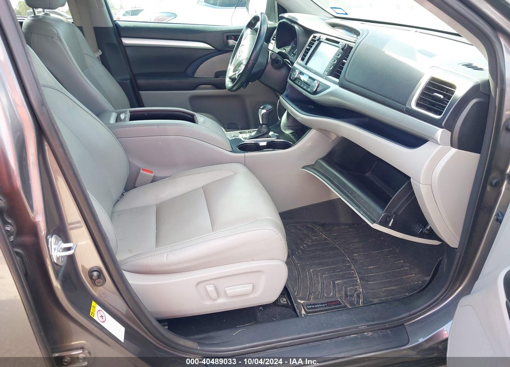 2017 TOYOTA HIGHLANDER XLE VIN: 5TDKZRFH6HS508112
