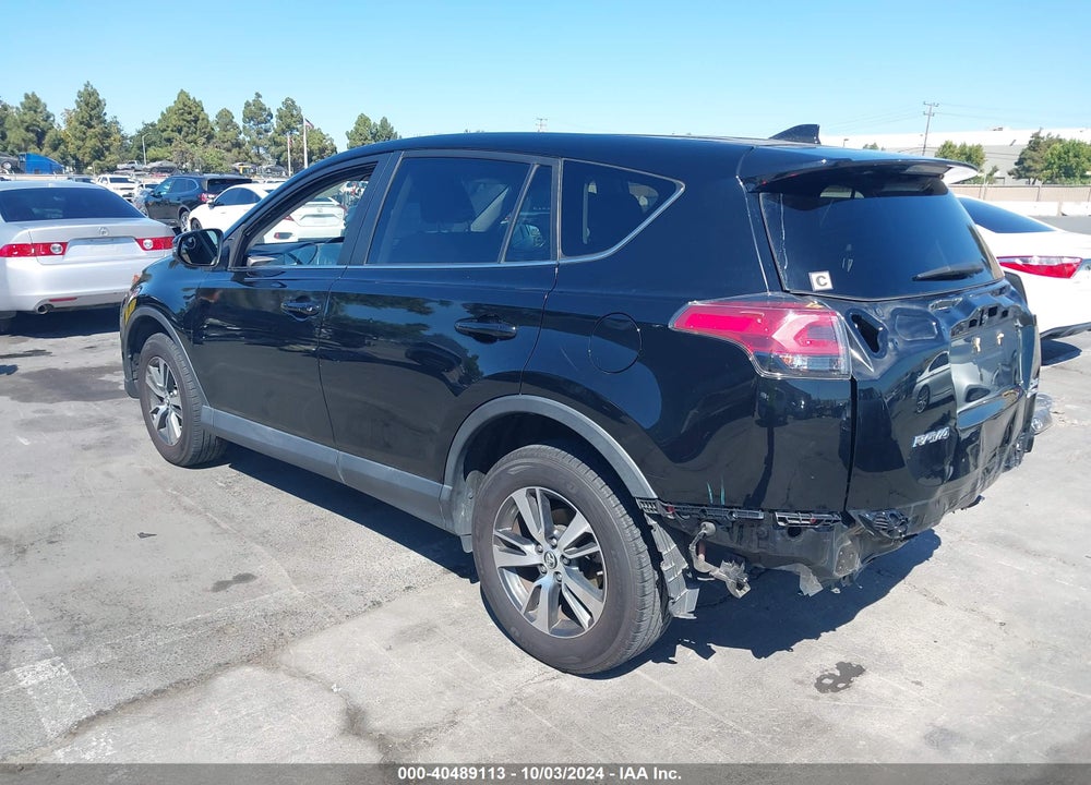 2018 TOYOTA RAV4 XLE VIN: 2T3RFREV8JW808530