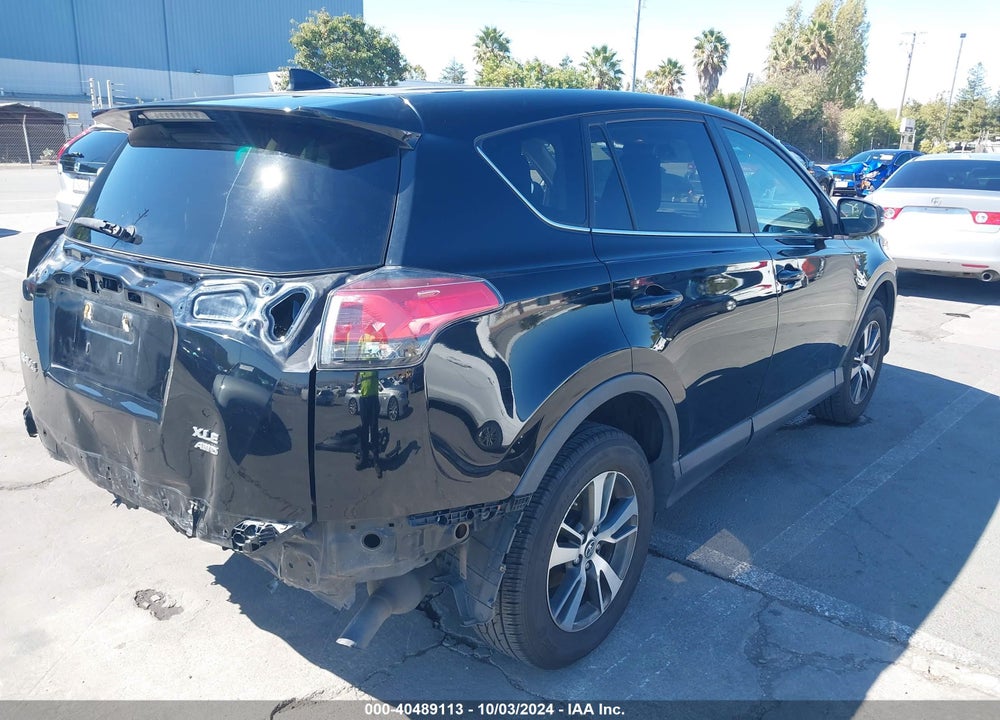 2018 TOYOTA RAV4 XLE VIN: 2T3RFREV8JW808530
