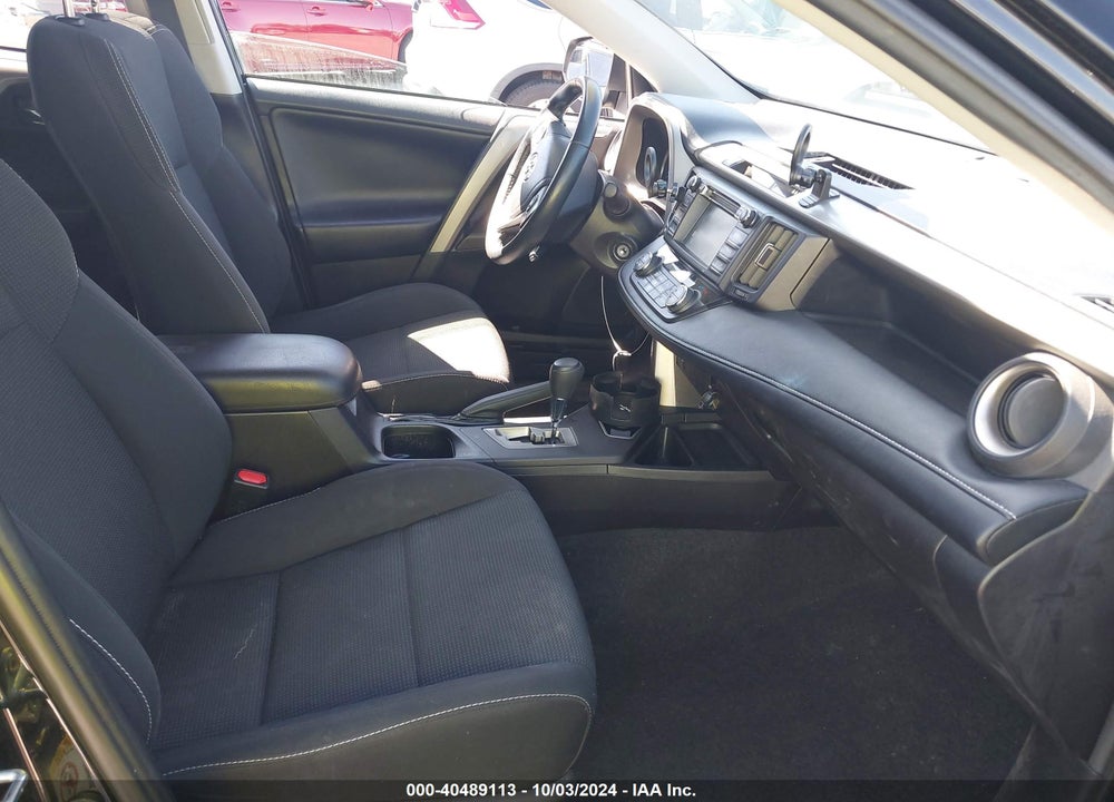 2018 TOYOTA RAV4 XLE VIN: 2T3RFREV8JW808530