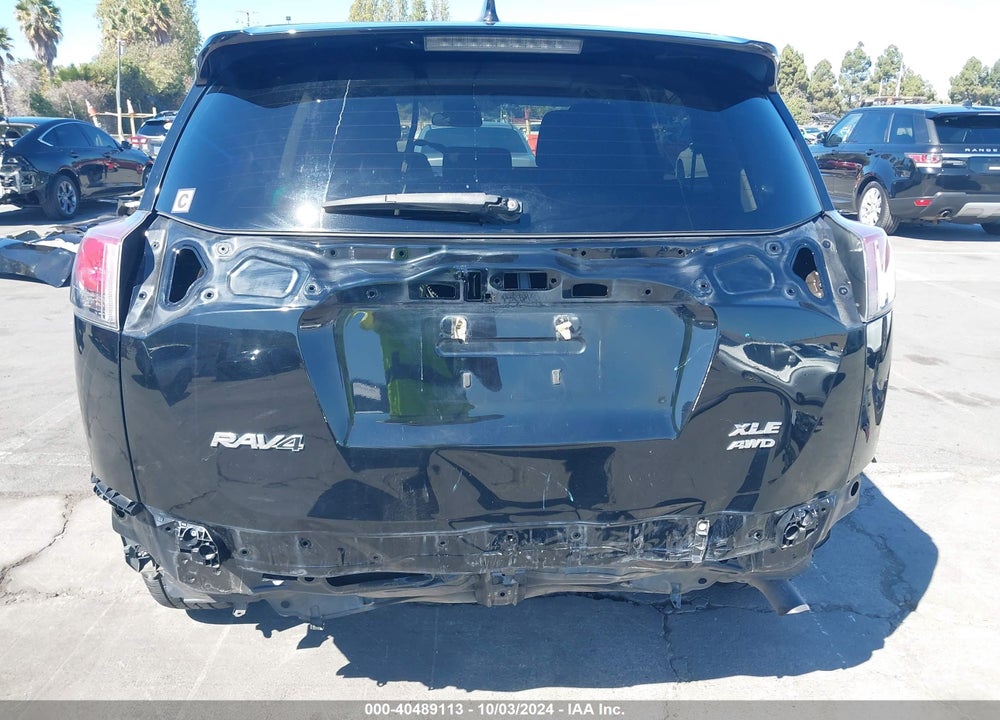 2018 TOYOTA RAV4 XLE VIN: 2T3RFREV8JW808530