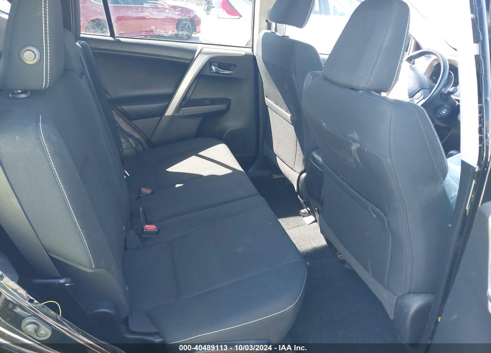 2018 TOYOTA RAV4 XLE VIN: 2T3RFREV8JW808530