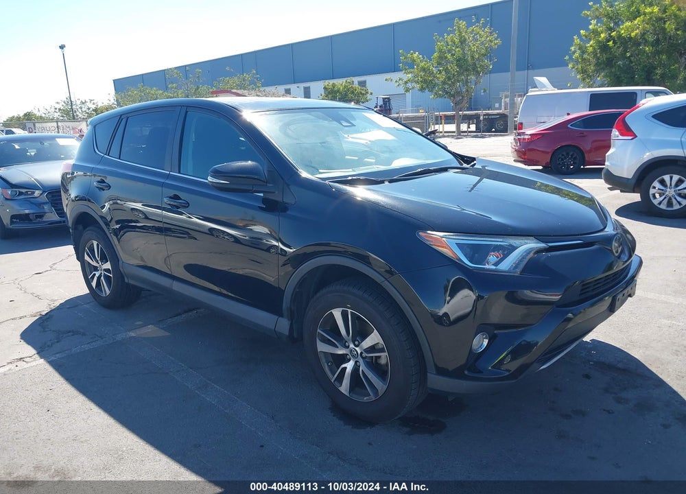 2018 TOYOTA RAV4 XLE VIN: 2T3RFREV8JW808530