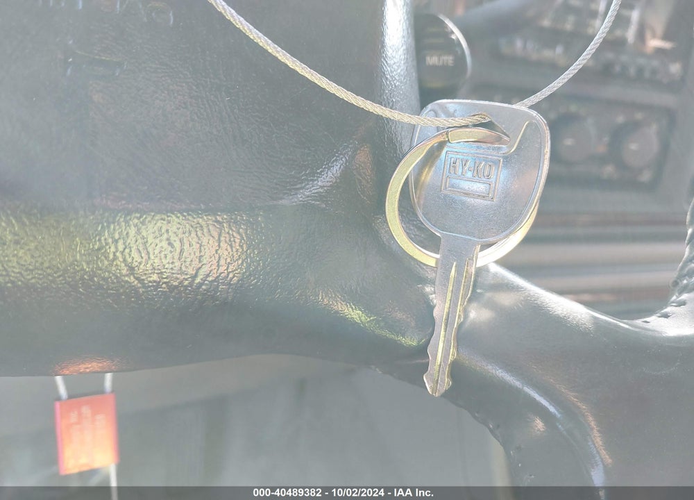 2002 CADILLAC ESCALADE STANDARD VIN: 1GYEK63N32R283433