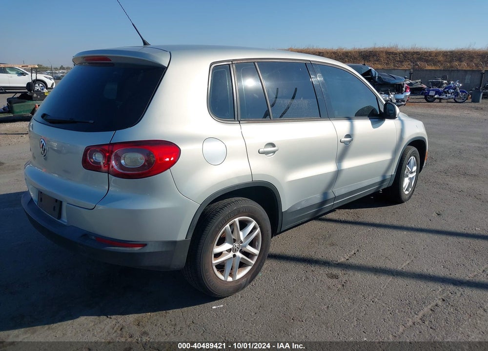2011 VOLKSWAGEN TIGUAN S VIN: WVGAV7AX6BW559574
