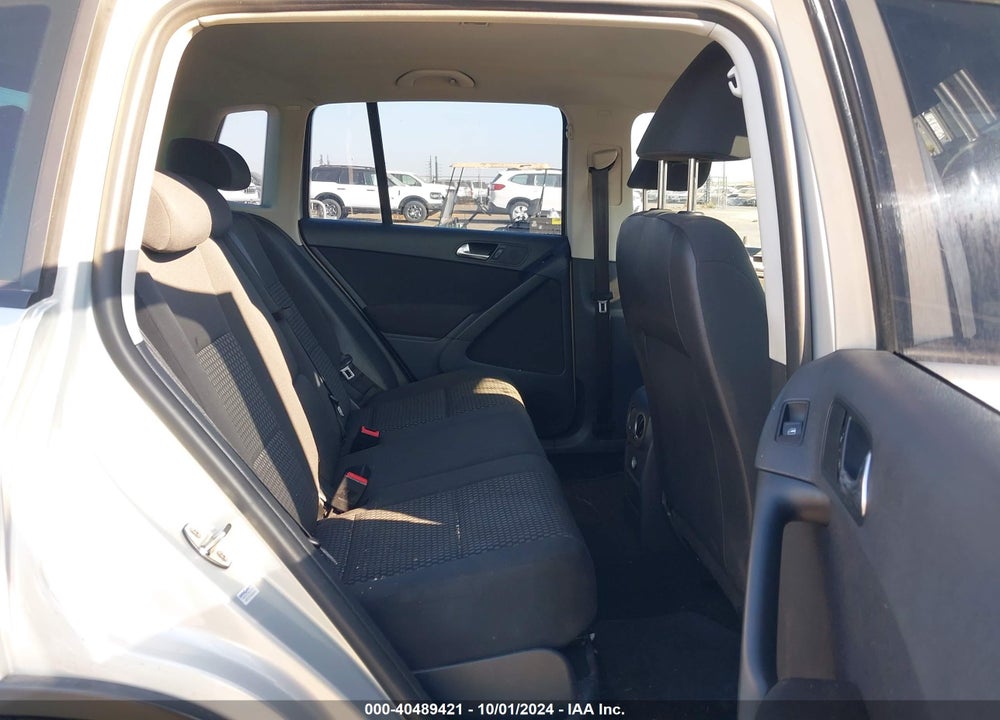 2011 VOLKSWAGEN TIGUAN S VIN: WVGAV7AX6BW559574