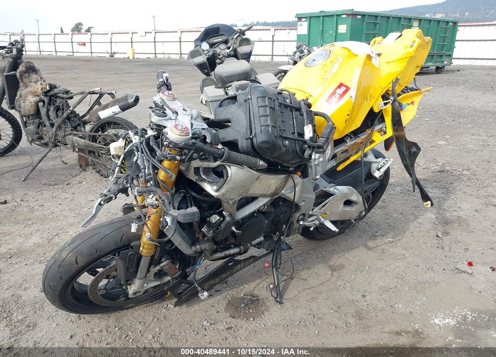 2013 APRILIA RSV4 R VIN: ZD4RKU040DS000171