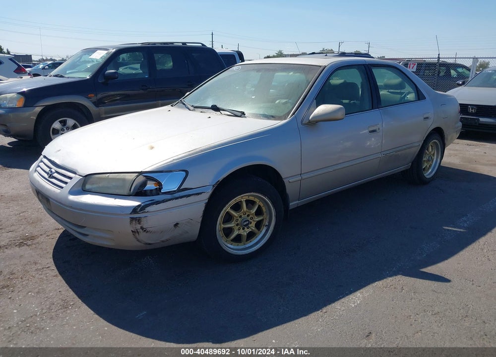 1999 TOYOTA CAMRY LE VIN: 4T1BG28K9XU584502