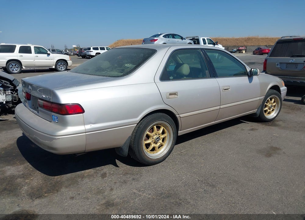 1999 TOYOTA CAMRY LE VIN: 4T1BG28K9XU584502