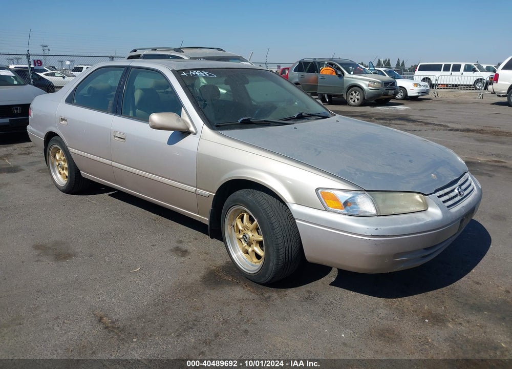 1999 TOYOTA CAMRY LE VIN: 4T1BG28K9XU584502