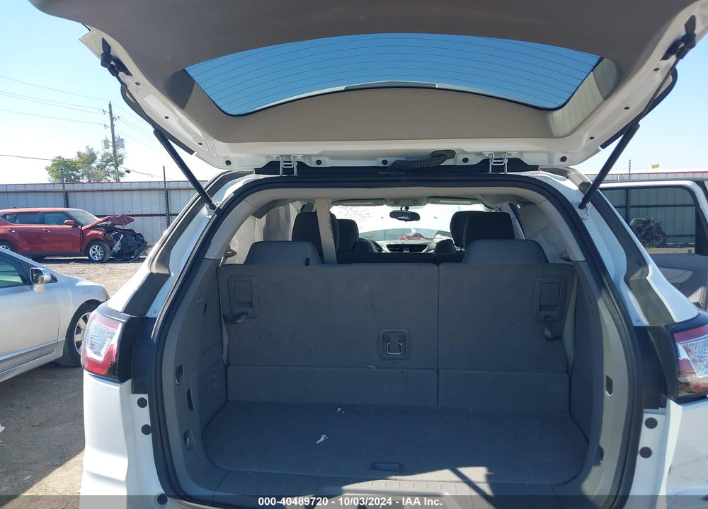 2017 CHEVROLET TRAVERSE LS VIN: 1GNKRFKDXHJ347804