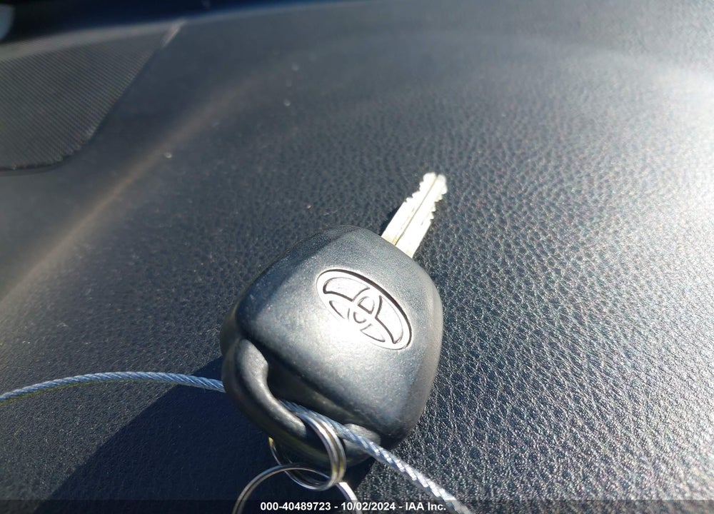 2018 TOYOTA RAV4 LE VIN: JTMBFREV7JJ225317