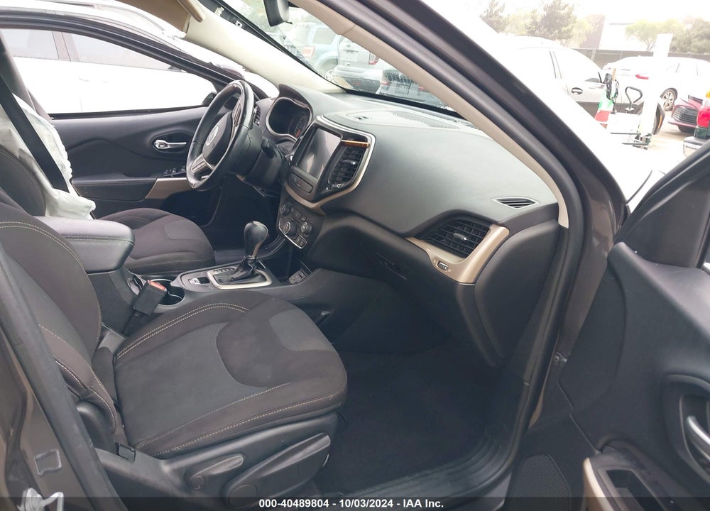 2017 JEEP CHEROKEE LATITUDE FWD VIN: 1C4PJLCB8HW603989