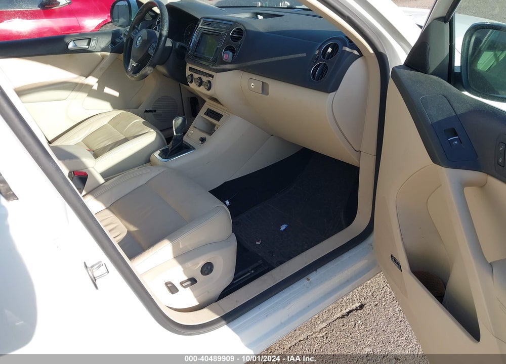 2017 VOLKSWAGEN TIGUAN 2.0T SEL VIN: WVGWV7AX3HW506183