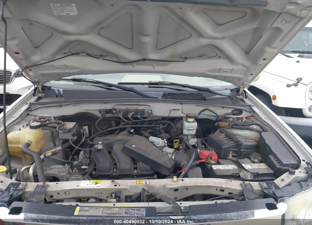 2008 FORD ESCAPE LIMITED VIN: 1FMCU04128KE77304