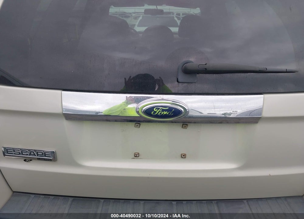 2008 FORD ESCAPE LIMITED VIN: 1FMCU04128KE77304