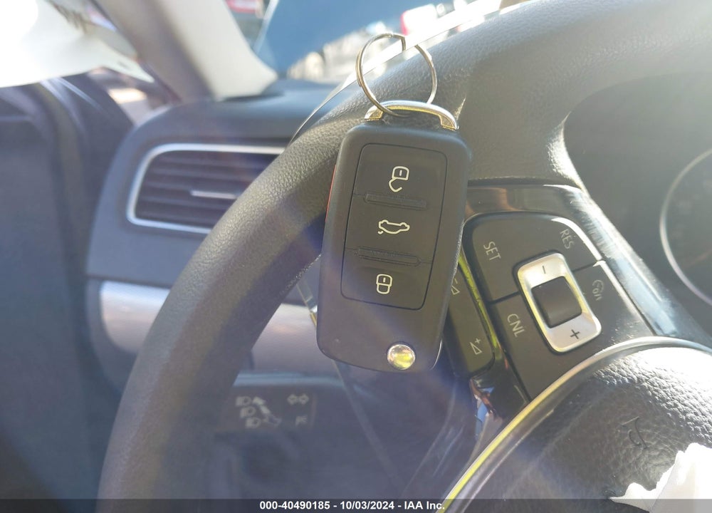 2015 VOLKSWAGEN JETTA 1.8T SE VIN: 3VWD17AJXFM229237