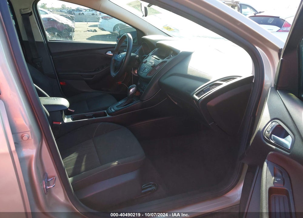 2017 FORD FOCUS SE VIN: 1FADP3K20HL211227
