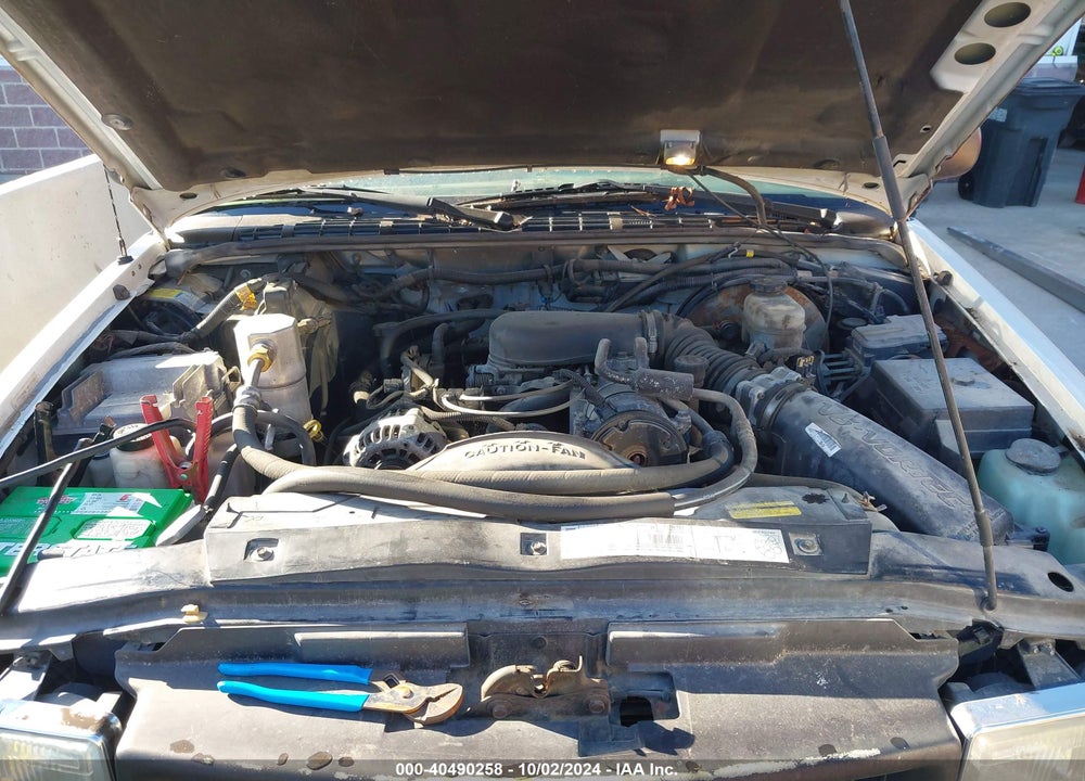 2001 CHEVROLET BLAZER LS VIN: 1GNCT18W61K186434