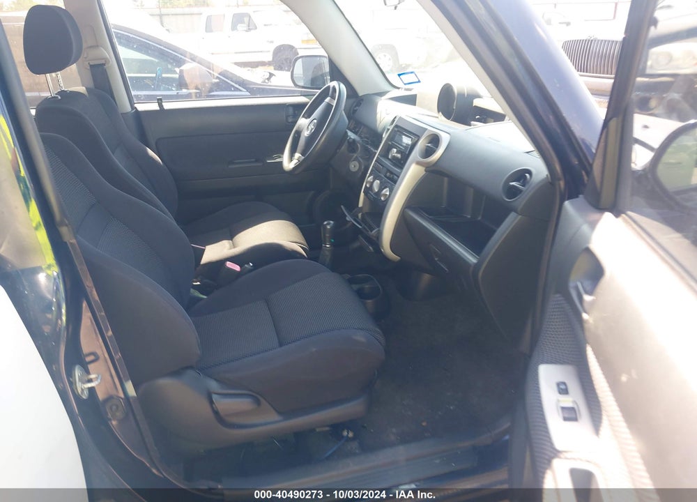 2004 SCION XB VIN: JTLKT334540167318
