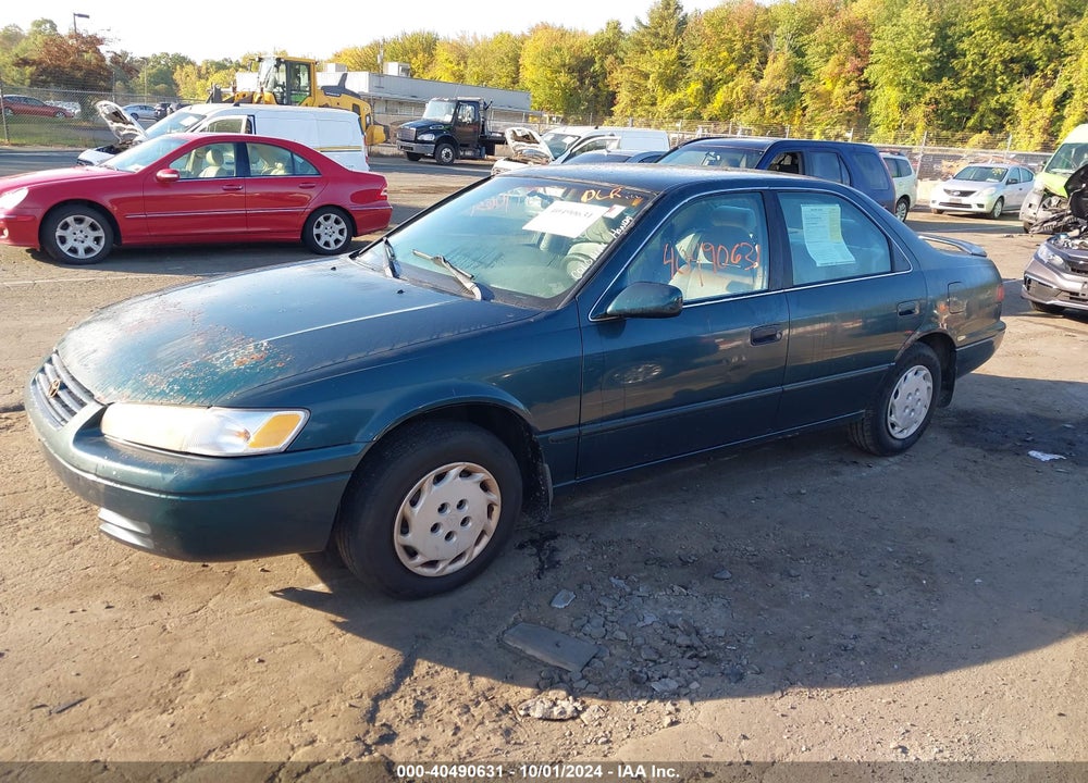 1998 TOYOTA CAMRY LE VIN: 4T1BG22K2WU265658