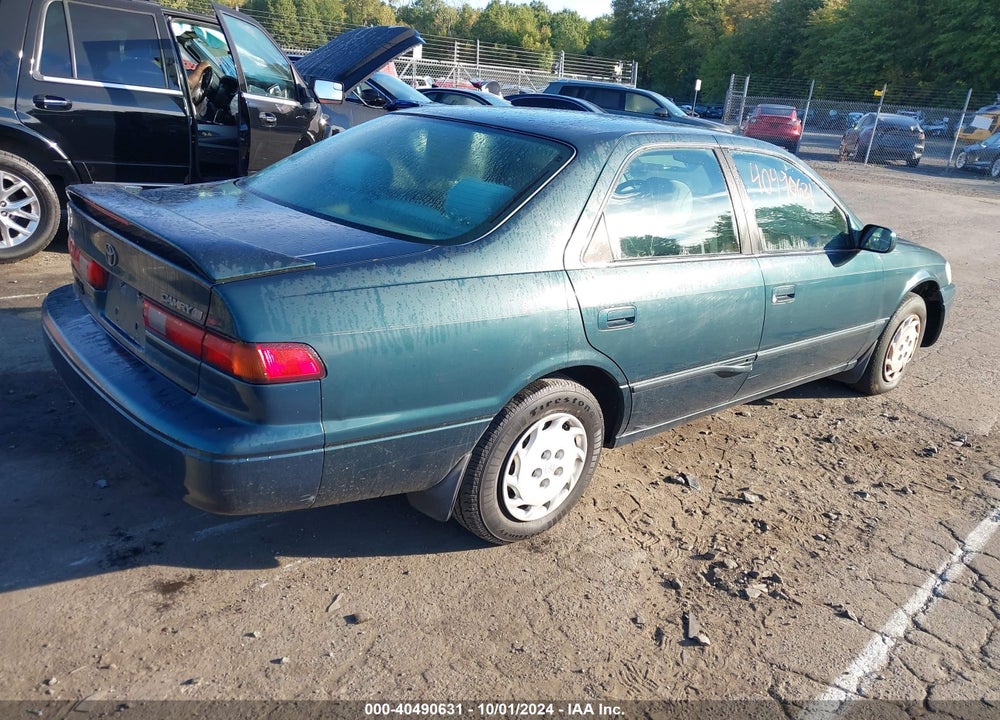 1998 TOYOTA CAMRY LE VIN: 4T1BG22K2WU265658