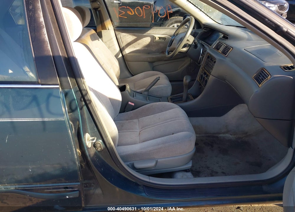 1998 TOYOTA CAMRY LE VIN: 4T1BG22K2WU265658
