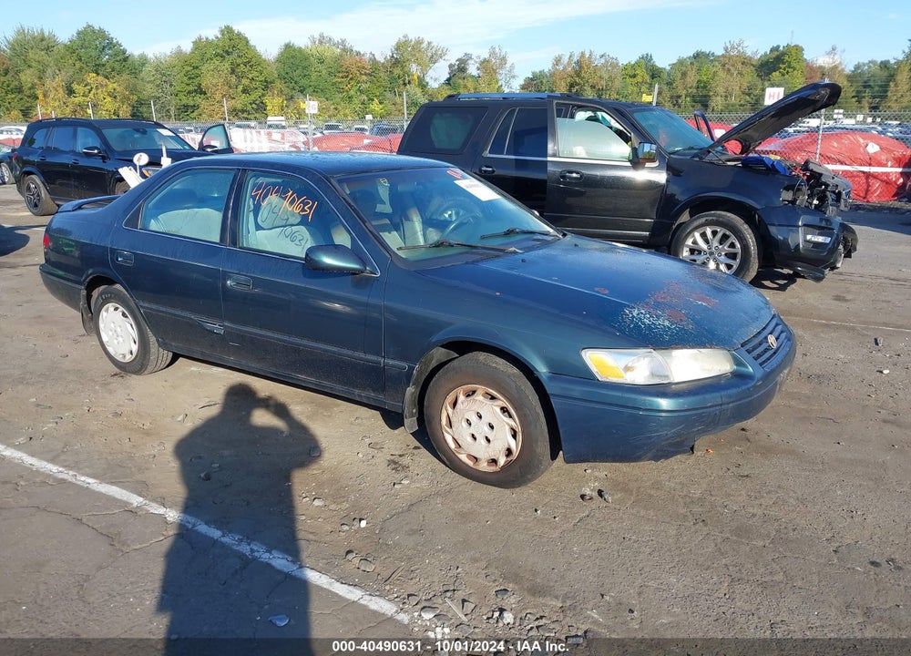 1998 TOYOTA CAMRY LE VIN: 4T1BG22K2WU265658