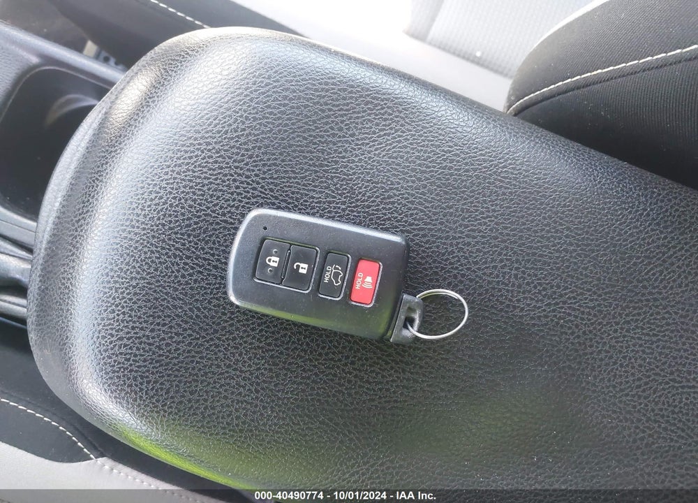 2018 TOYOTA RAV4 XLE VIN: 2T3WFREV7JW446564