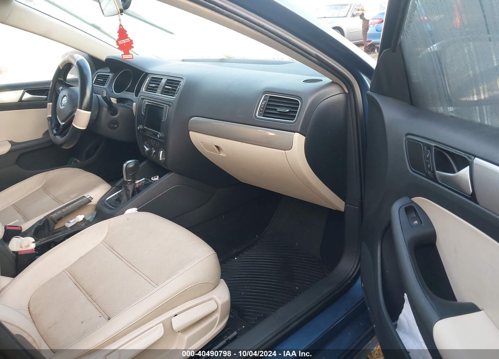 2017 VOLKSWAGEN JETTA 1.4T SE VIN: 3VWDB7AJ7HM387356