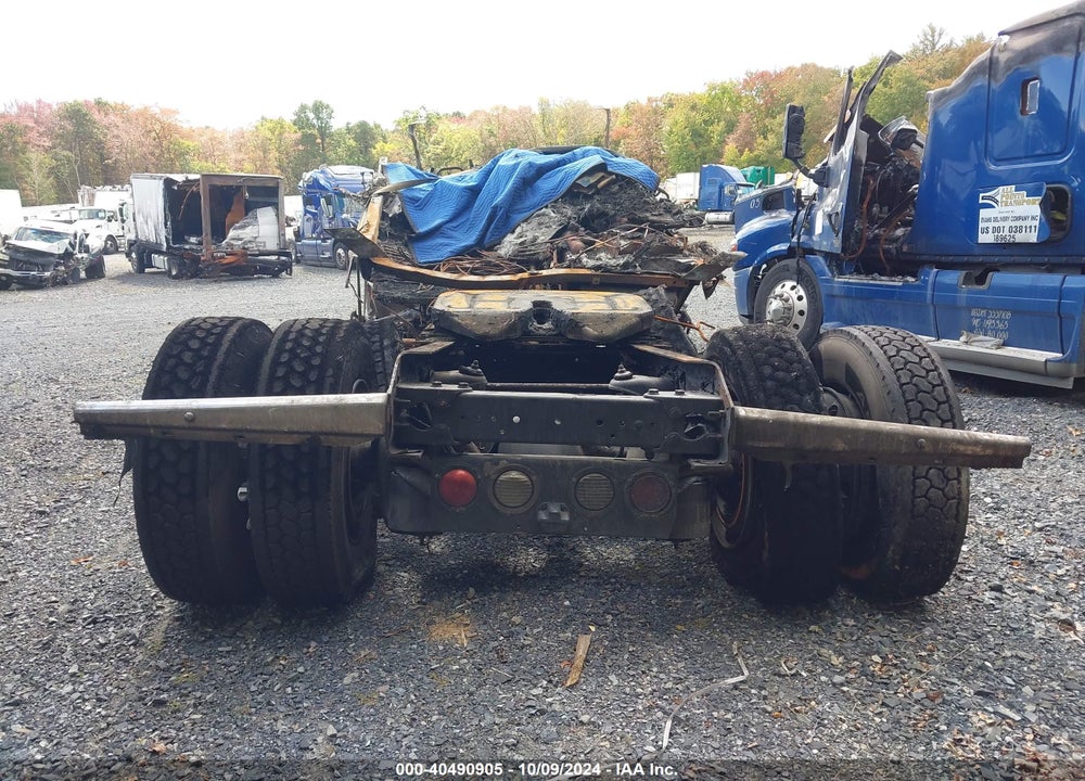 2015 KENWORTH T680 T680 VIN: 1XKYD49X4FJ428613