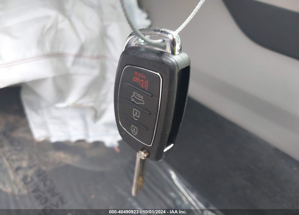 2017 HYUNDAI SONATA VIN: 5NPE24AF0HH511233