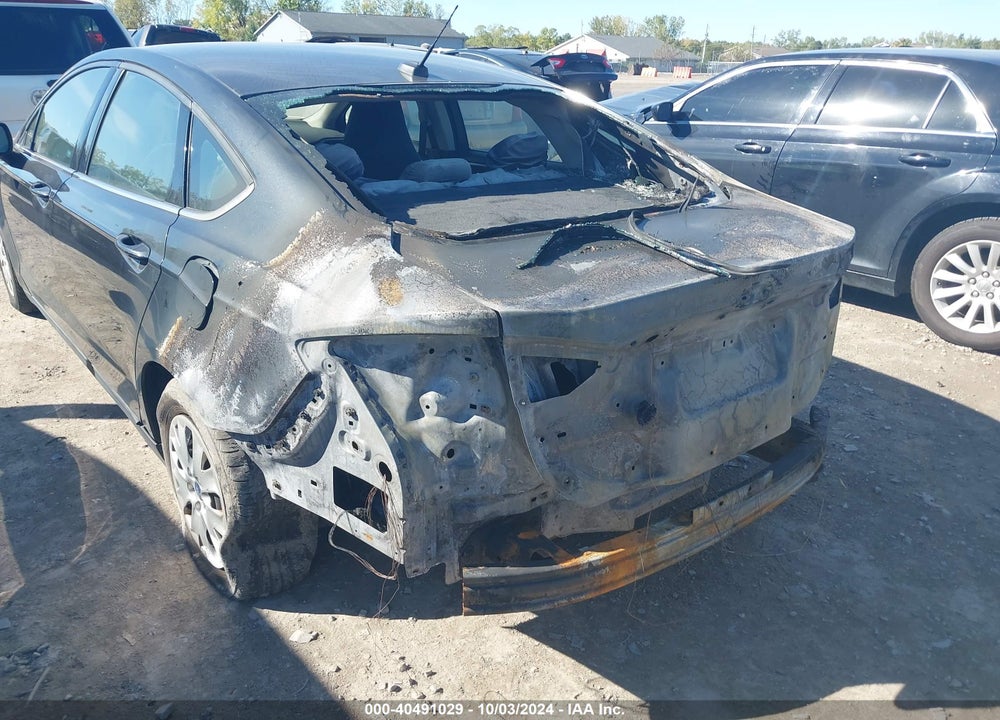 2013 FORD FUSION S VIN: 3FA6P0G78DR111707