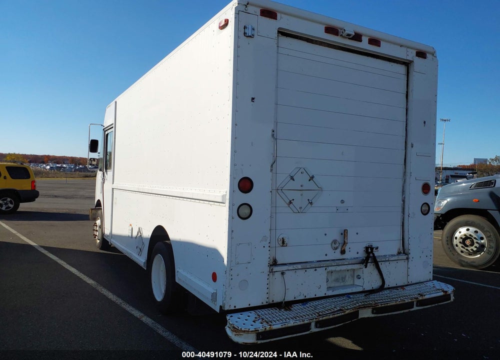 1997 FREIGHTLINER CHASSIS M LINE WALK-IN VAN VIN: 4UZA4FF45VC868745