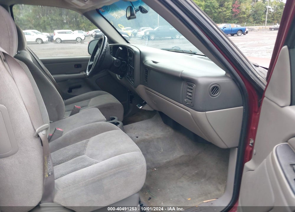 2005 CHEVROLET TAHOE LS VIN: 1GNEK13T35J164931
