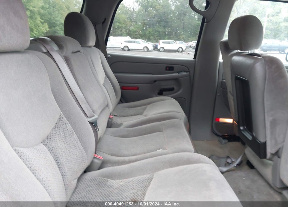 2005 CHEVROLET TAHOE LS VIN: 1GNEK13T35J164931