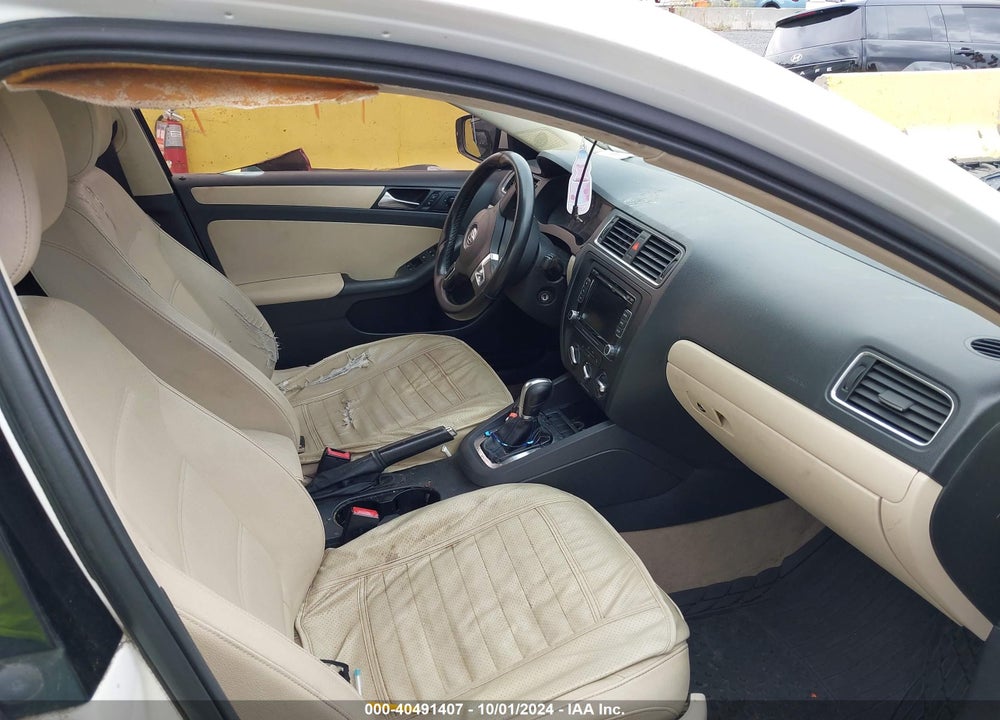 2011 VOLKSWAGEN JETTA 2.5L SE VIN: 3VWDX7AJ0BM329744