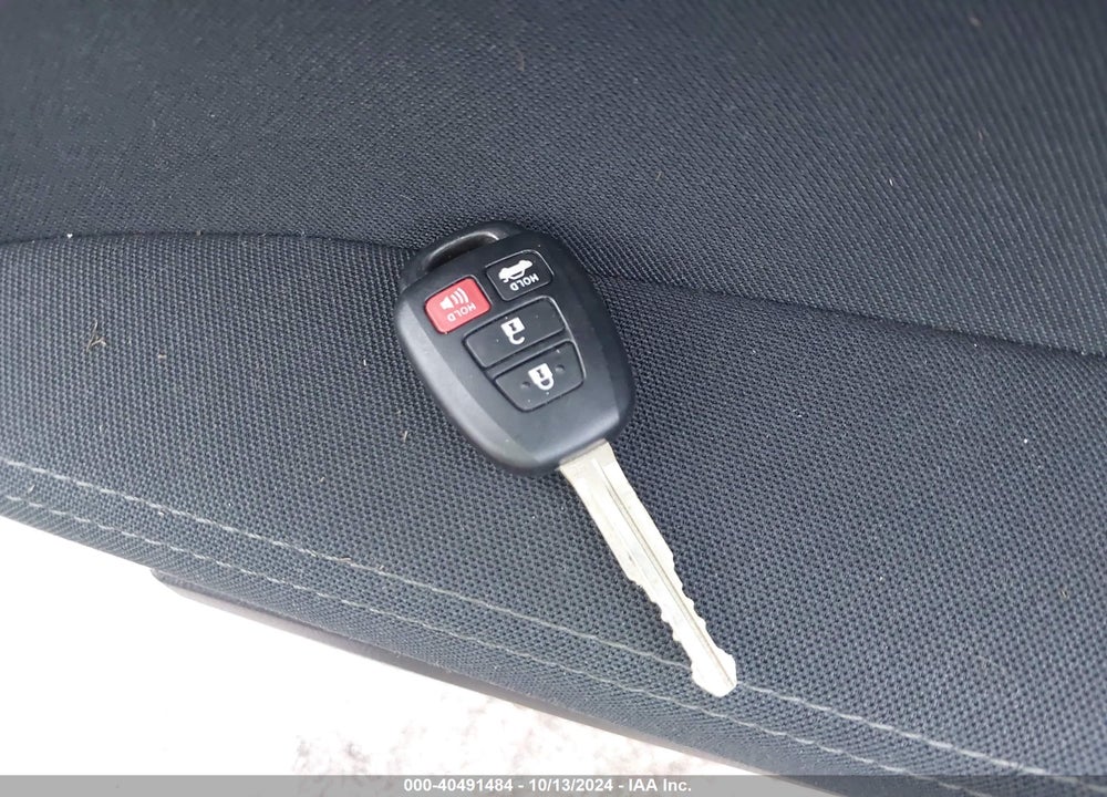 2017 TOYOTA COROLLA LE VIN: 5YFBURHE3HP706138