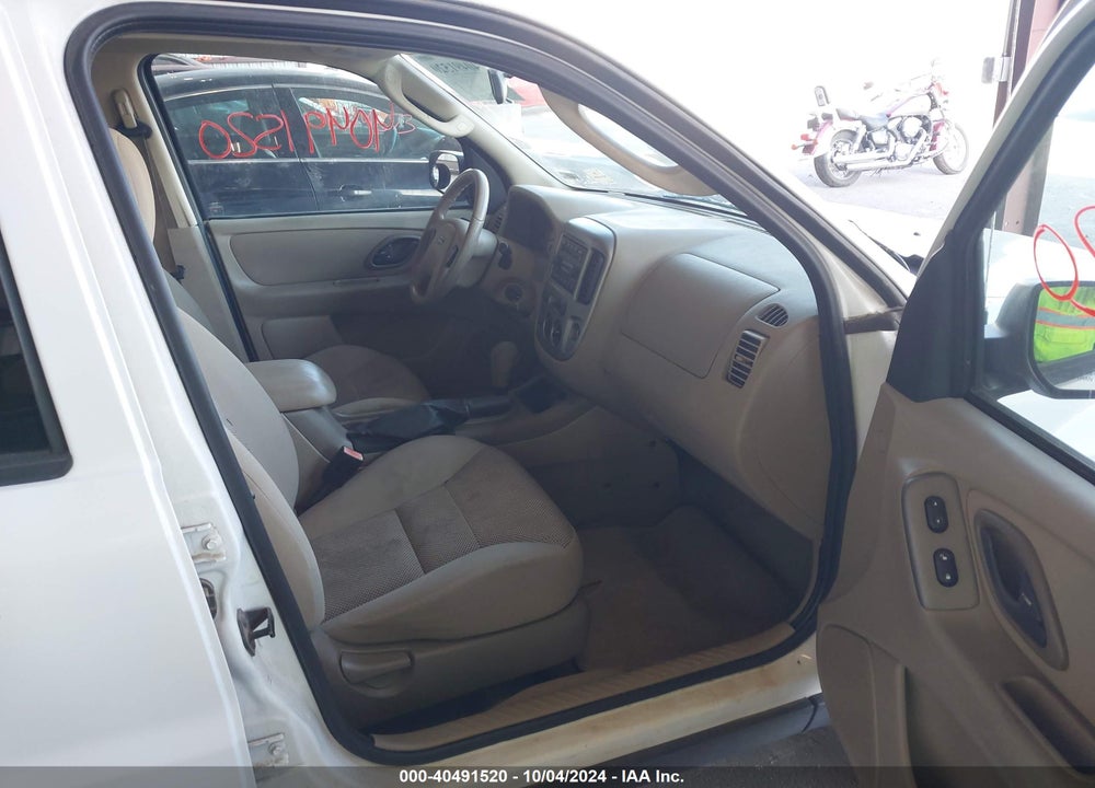 2005 FORD ESCAPE XLT VIN: 1FMYU93185KA87878