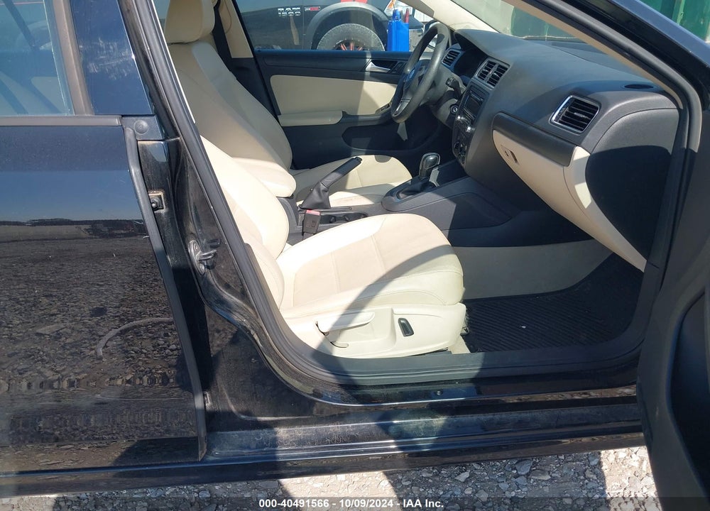 2014 VOLKSWAGEN JETTA 1.8T SE VIN: 3VWD07AJ4EM389017