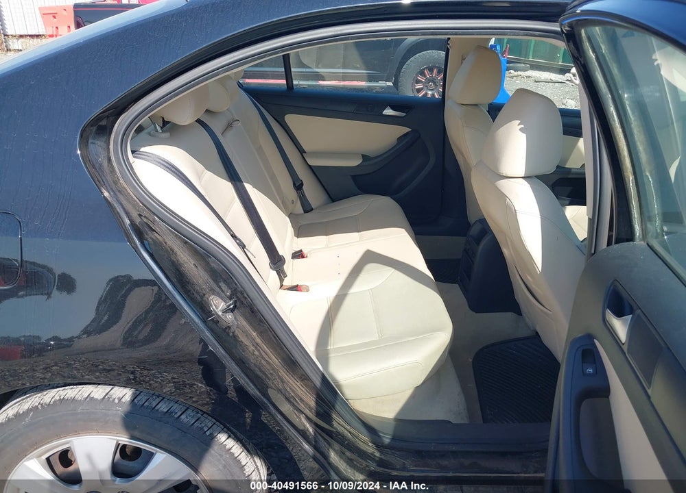 2014 VOLKSWAGEN JETTA 1.8T SE VIN: 3VWD07AJ4EM389017