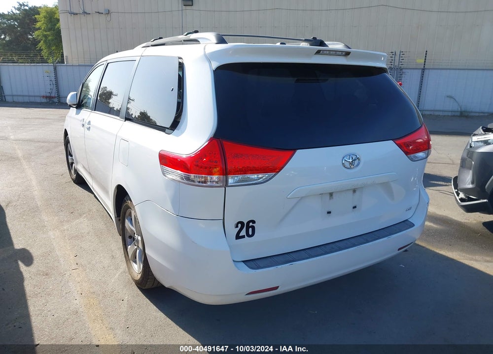 2013 TOYOTA SIENNA LE V6 8 PASSENGER VIN: 5TDKK3DCXDS299086
