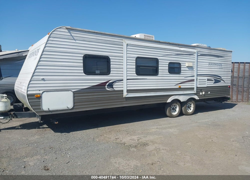 2011 FOUR WINDS LIGHT TRAV VIN: 47CTF3P23BM440194