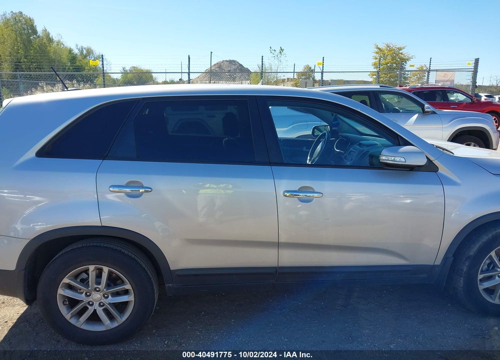 2015 KIA SORENTO LX VIN: 5XYKT3A65FG612895