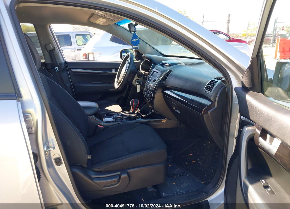 2015 KIA SORENTO LX VIN: 5XYKT3A65FG612895