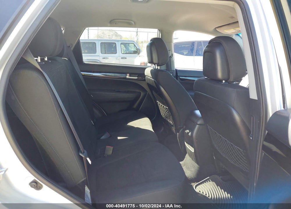 2015 KIA SORENTO LX VIN: 5XYKT3A65FG612895