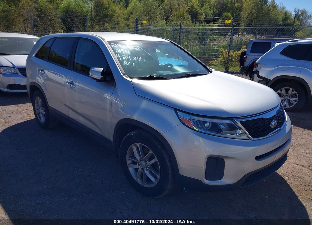 2015 KIA SORENTO LX VIN: 5XYKT3A65FG612895