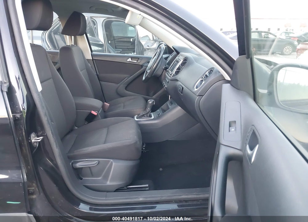2018 VOLKSWAGEN TIGUAN LIMITED 2.0T VIN: WVGAV7AX0JK005551