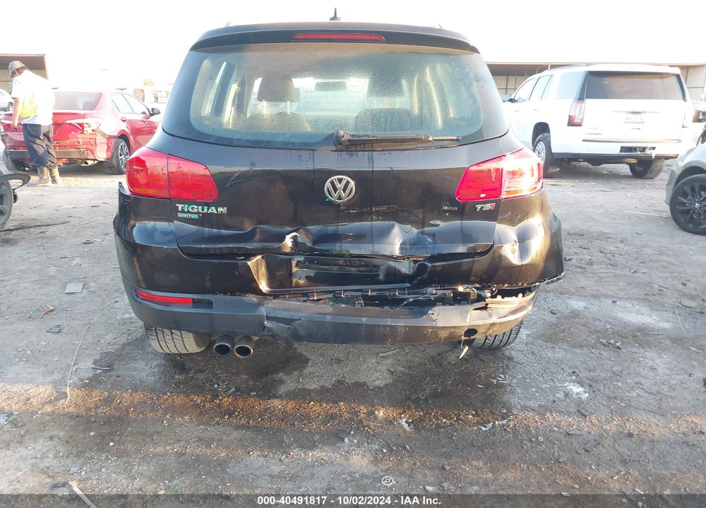 2018 VOLKSWAGEN TIGUAN LIMITED 2.0T VIN: WVGAV7AX0JK005551