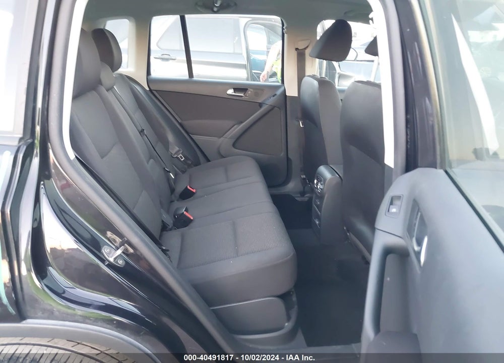 2018 VOLKSWAGEN TIGUAN LIMITED 2.0T VIN: WVGAV7AX0JK005551